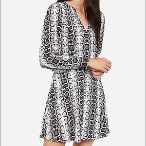 SNAKESKIN PRINT SMOCKED SLEEVE V-NECK FLARE DRESS